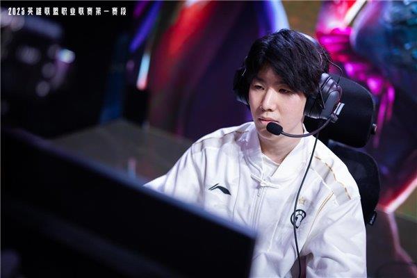 026年英雄联盟职业联赛 为玩家带来超凡体验瓦力娱乐棋牌无畏竞巅峰！傲风携手20
