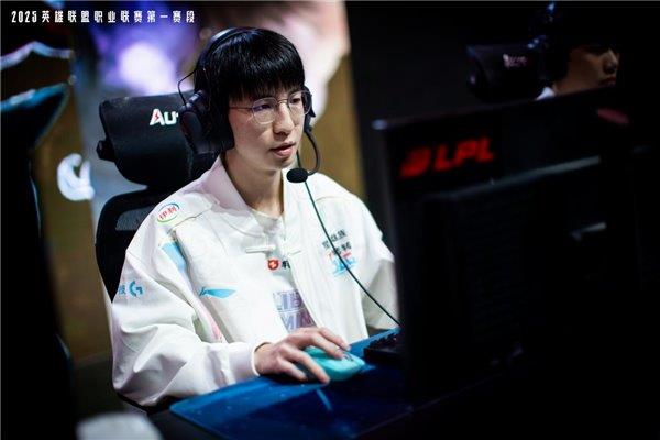 026年英雄联盟职业联赛 为玩家带来超凡体验瓦力娱乐棋牌无畏竞巅峰！傲风携手2025-2(图4)