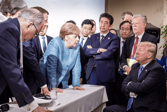 白宫里前所未见的一幕瓦力棋牌牛弹琴：这是(图2)